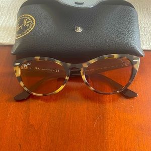 Tortoise print ray ban sunglasses